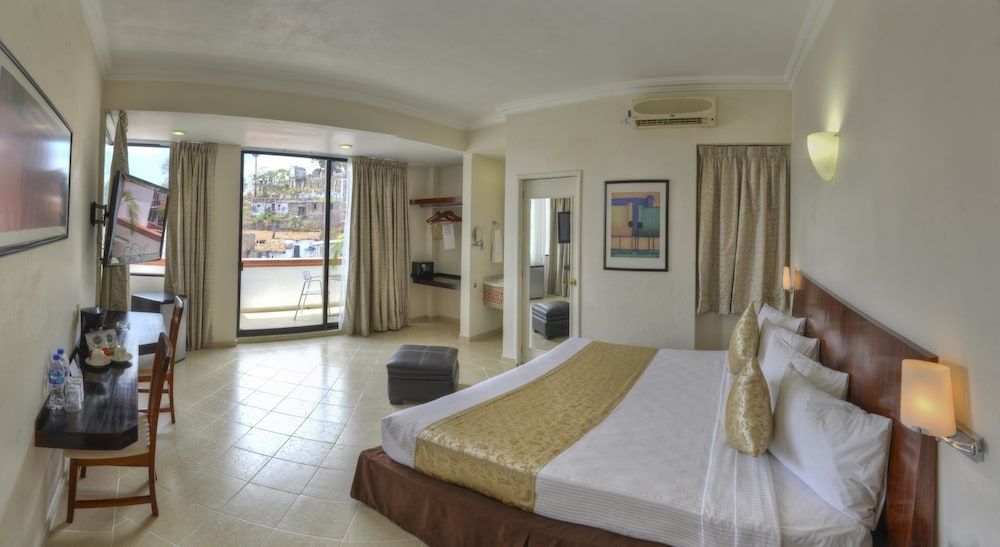 Best Western Taxco Suite, 1 King Bed, Balcony 8
