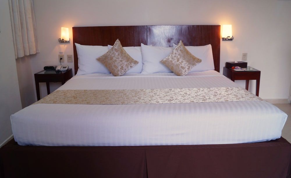 Best Western Taxco Suite, 1 King Bed, Balcony 4