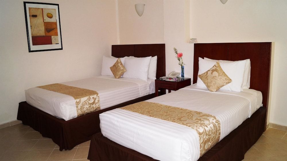 Best Western Taxco Standard Room, Multiple Beds, Non Smoking 2