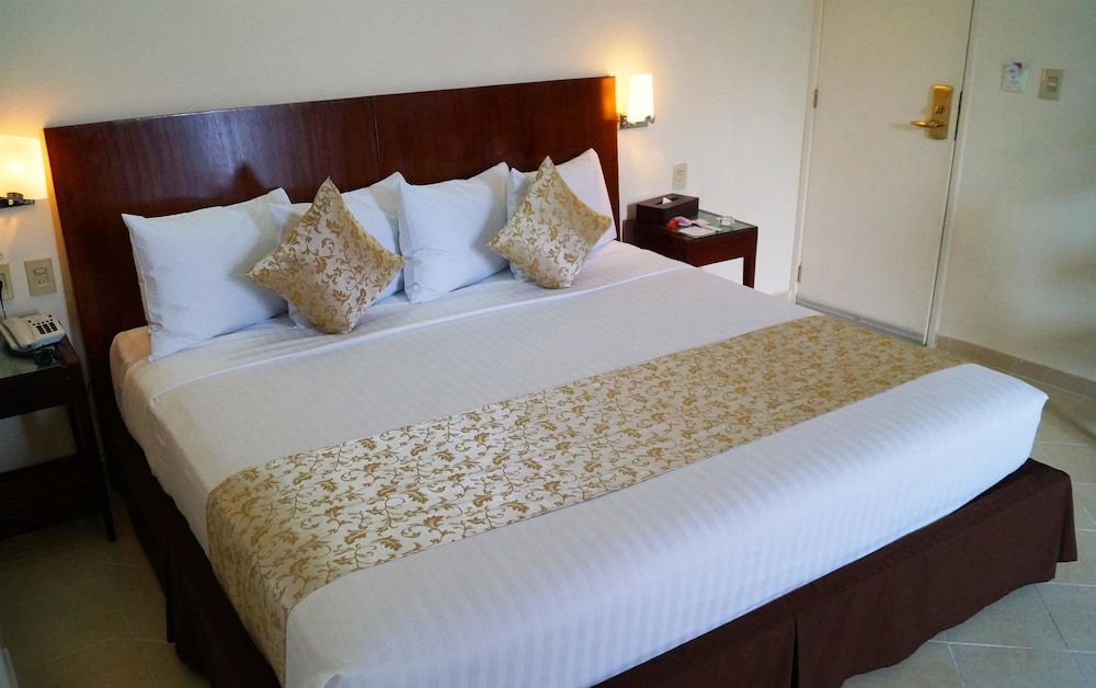 Best Western Taxco Suite, 1 King Bed, Balcony 7