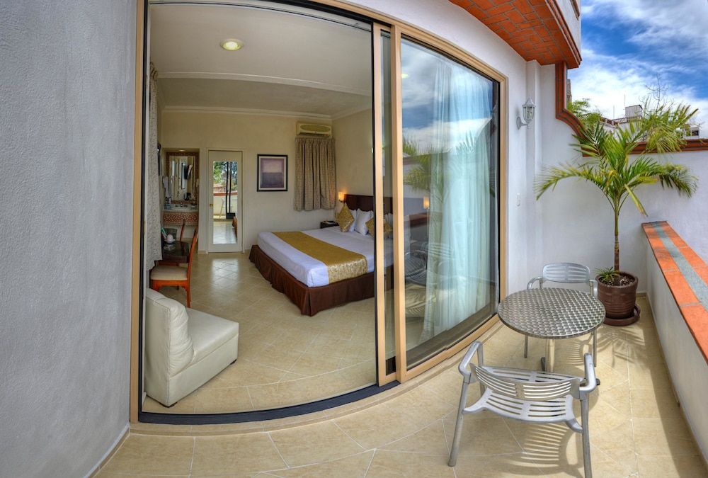 Best Western Taxco Suite, 1 King Bed, Balcony 11
