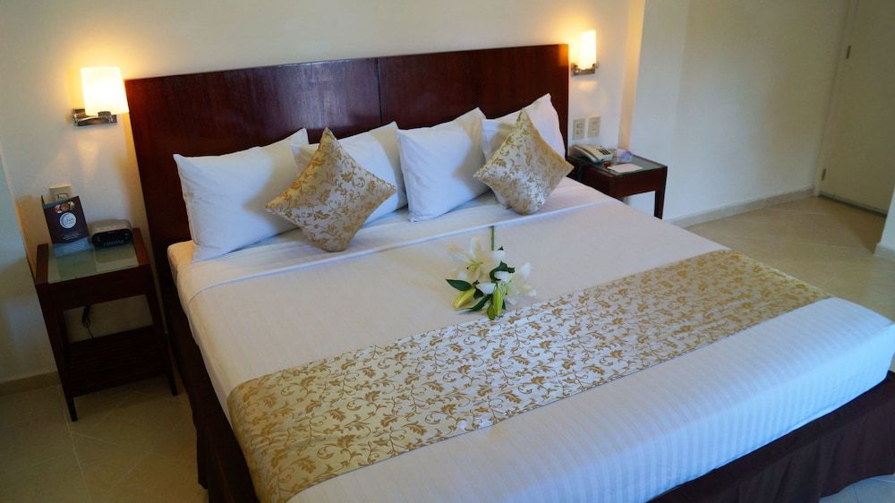 Best Western Taxco Suite, 1 King Bed, Balcony 2