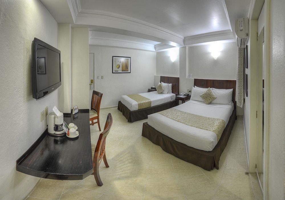Best Western Taxco Standard Room, Multiple Beds, Non Smoking 4