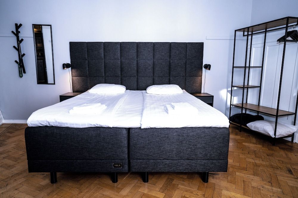 Queen's Hotel by First Hotels Double Room 6