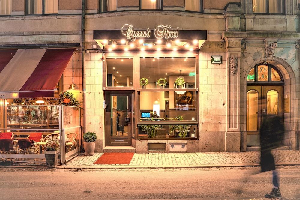 undefined Queen's Hotel by First Hotels 9