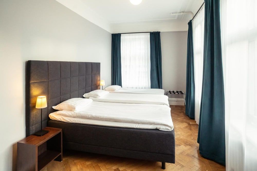 undefined Queen's Hotel by First Hotels 2