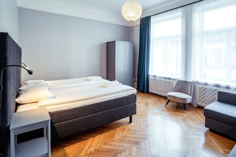 undefined Queen's Hotel by First Hotels 3