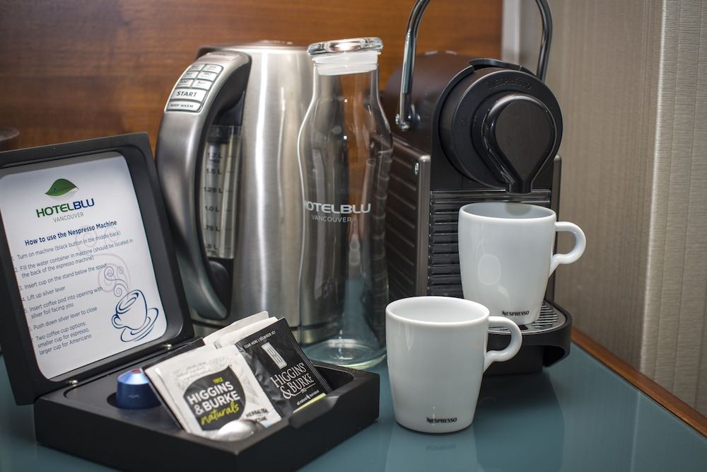 Hotel Blu Vancouver Deluxe Room, 1 King Bed 11