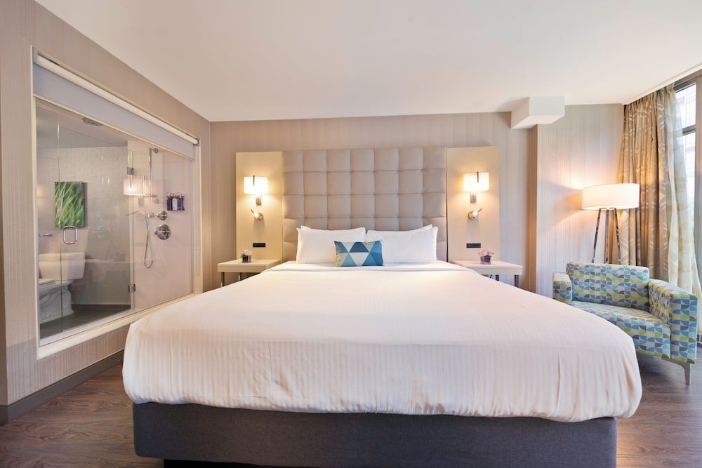 Hotel Blu Vancouver Deluxe Room, 1 King Bed
