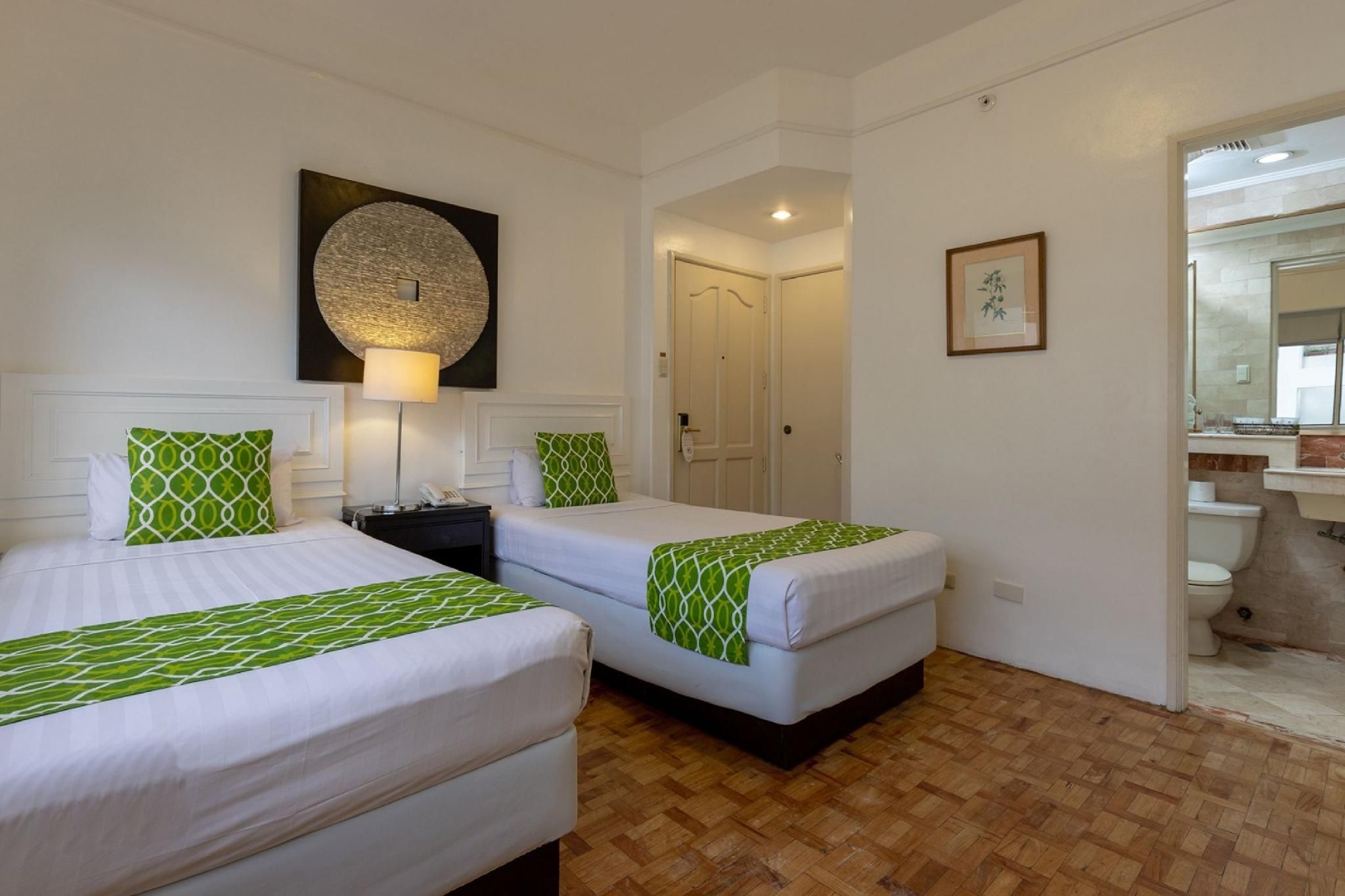 Standard Twin Beds Room