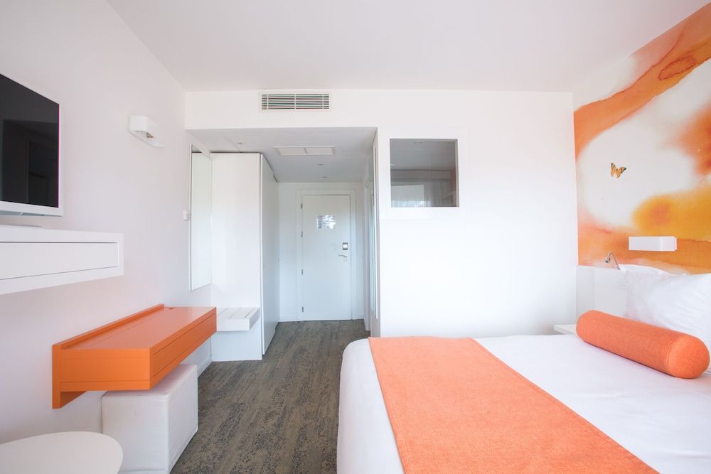 Deluxe Room, Terrace, Garden View