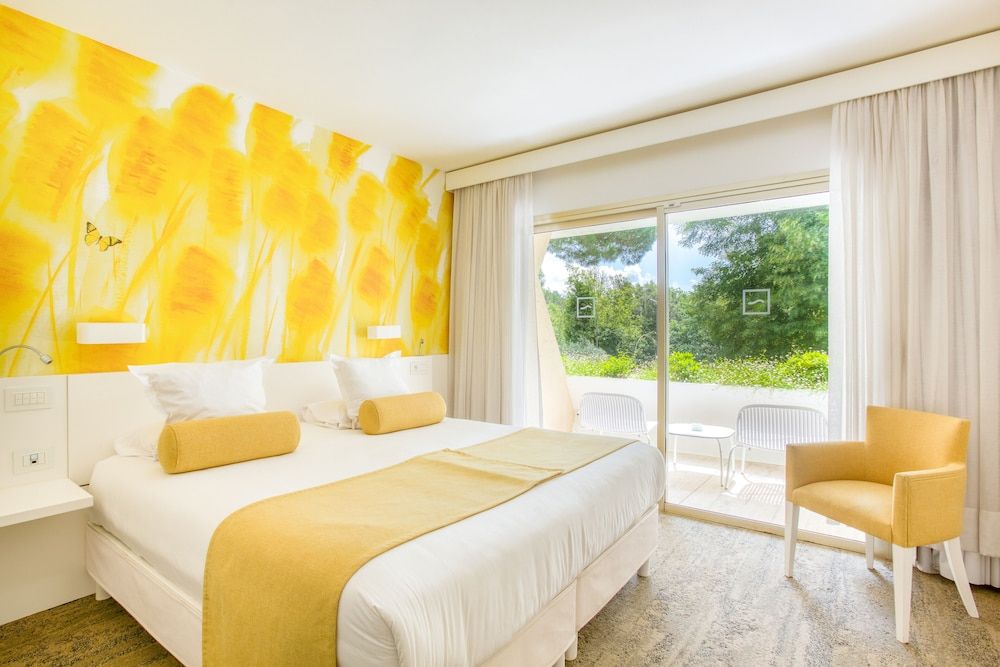 Deluxe Room, Terrace, Garden View