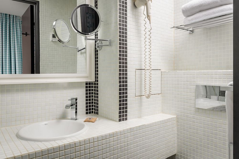 undefined Hôtel Monceau Elysées 10