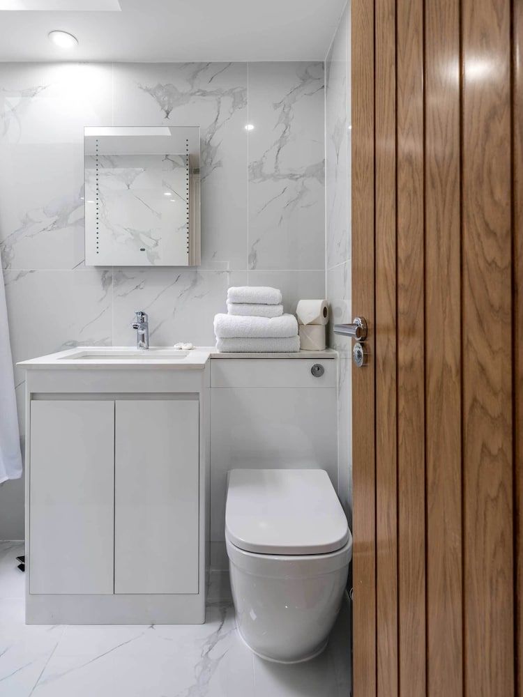 Chelsea Cloisters Serviced Apartments Penthouse 11