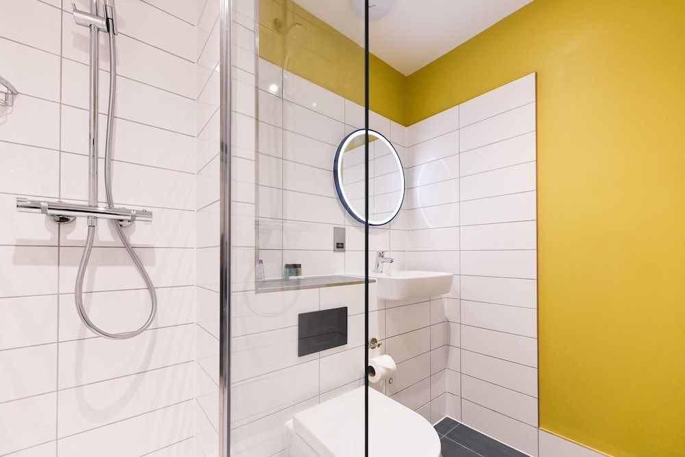 Byron Hotel London Twin Room 6