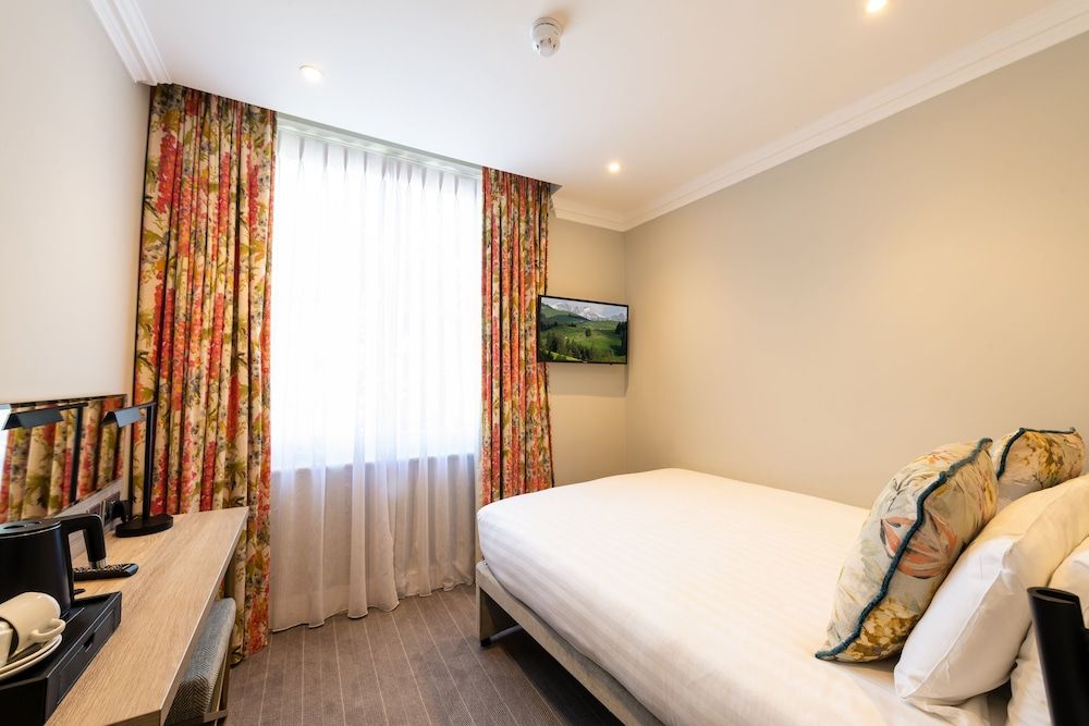 undefined Byron Hotel London 4