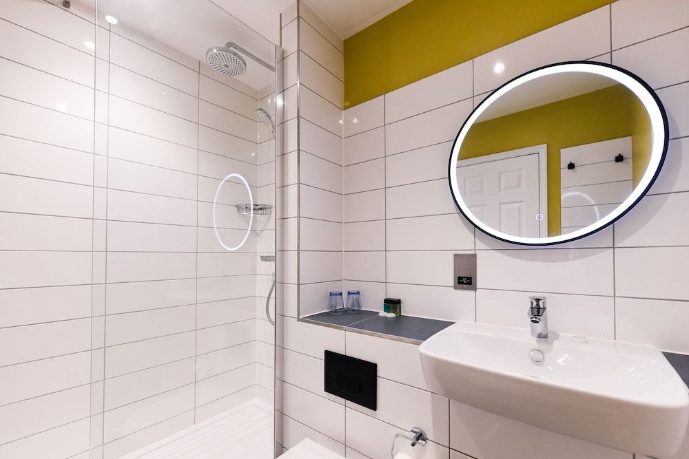 Byron Hotel London Twin Room 8