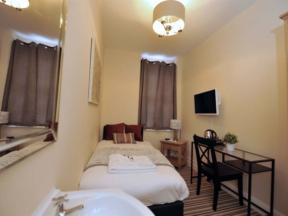 Gails Guest House Standard Twin Room, Ensuite 2