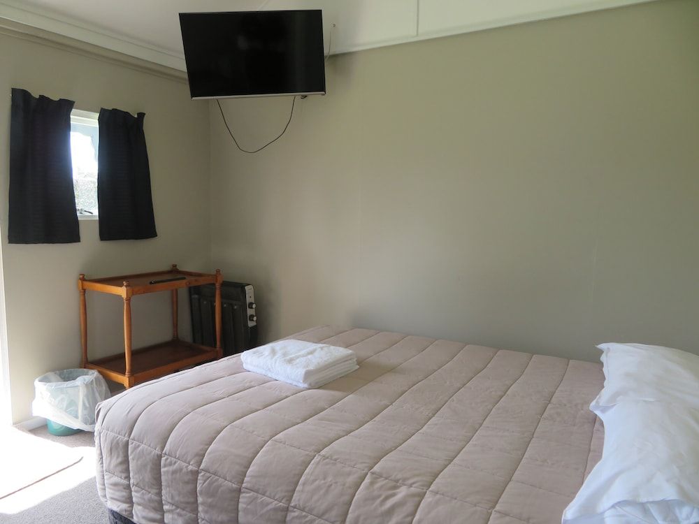 Whanganui Seaside Holiday Park Seaspray Cottage 3