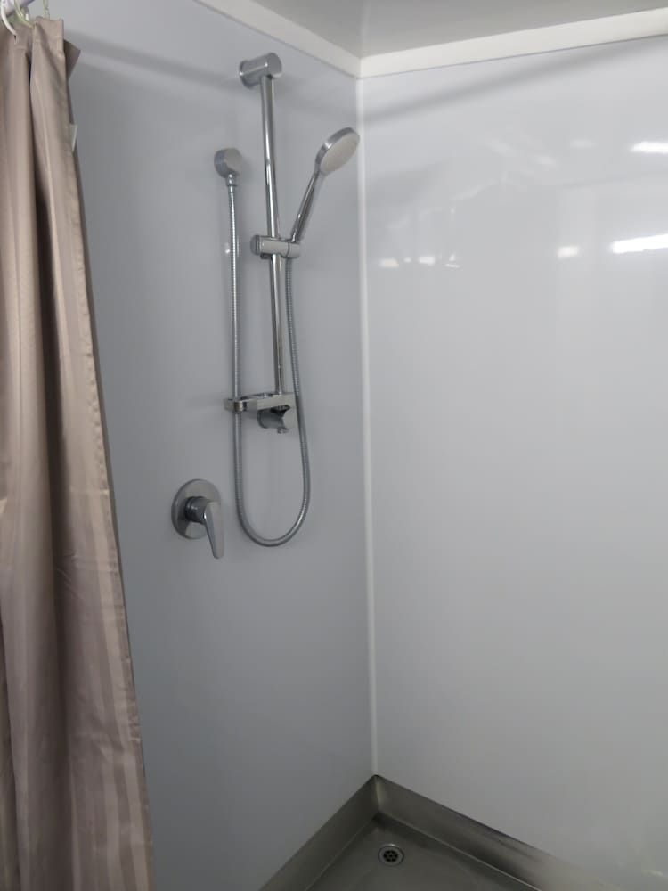 Whanganui Seaside Holiday Park Seaspray Cottage 5