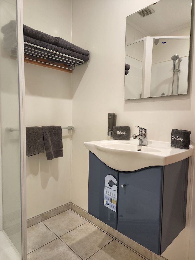 Plateau Lodge Comfort Apartment, 2 Bedrooms, Kitchen, Ground Floor 6