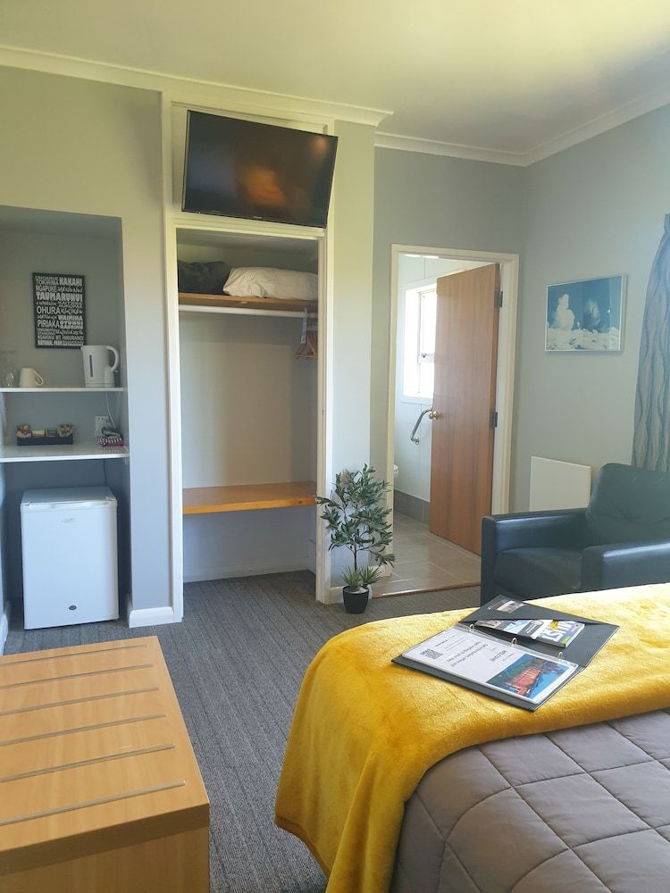 Plateau Lodge Economy Double Room 4