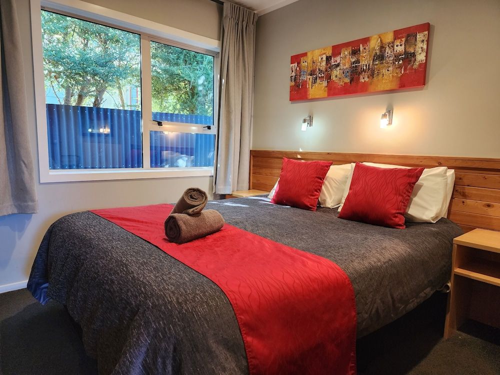 Plateau Lodge Comfort Apartment, 2 Bedrooms, Kitchen, Ground Floor 2