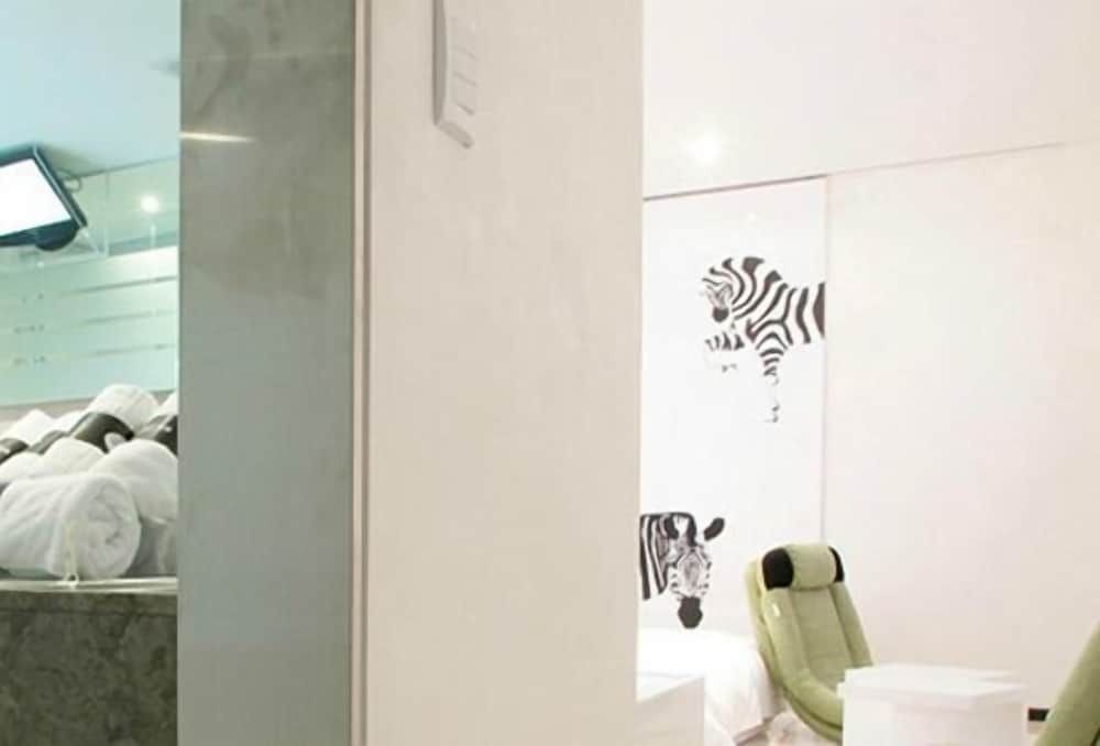 Antives Hotel Standard Room (B) 5