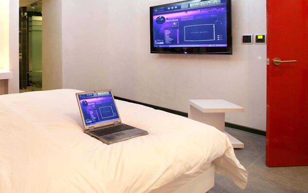 Antives Hotel Standard Room (A) 5