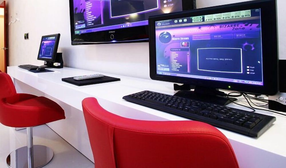 Antives Hotel Deluxe Room 4