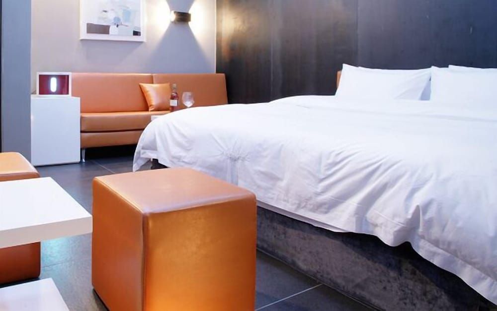 Antives Hotel Standard Room (A) 6