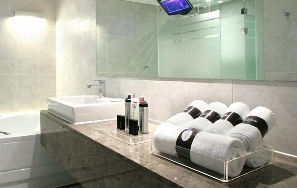 Antives Hotel Standard Room (B) 12