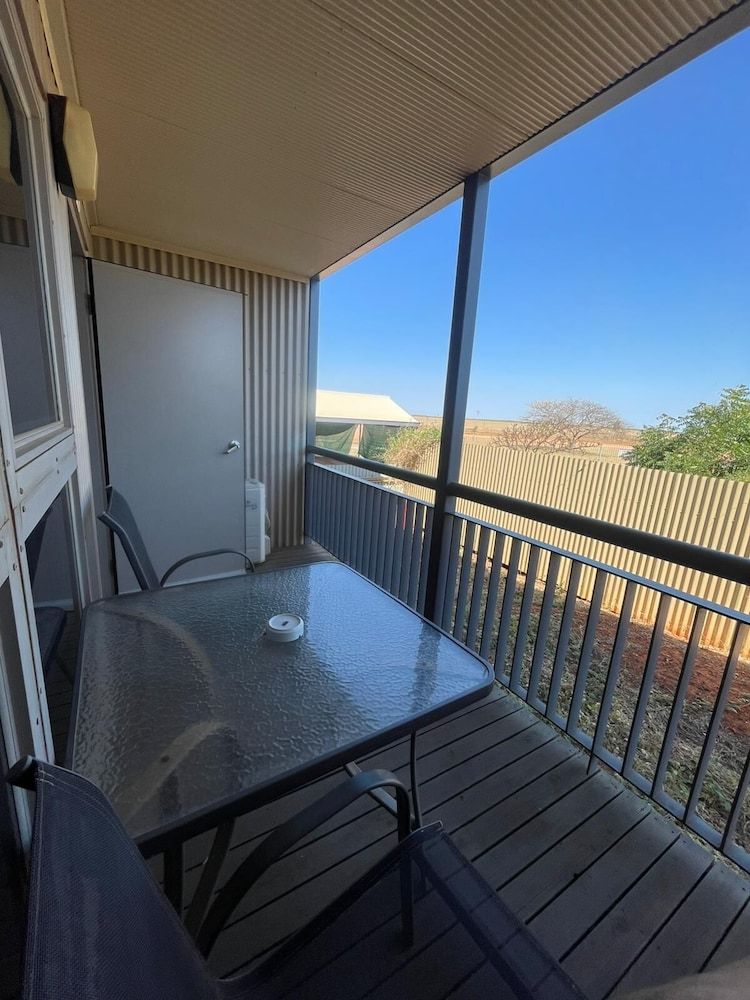 Spinifex Hotel Motel Twin Room 3