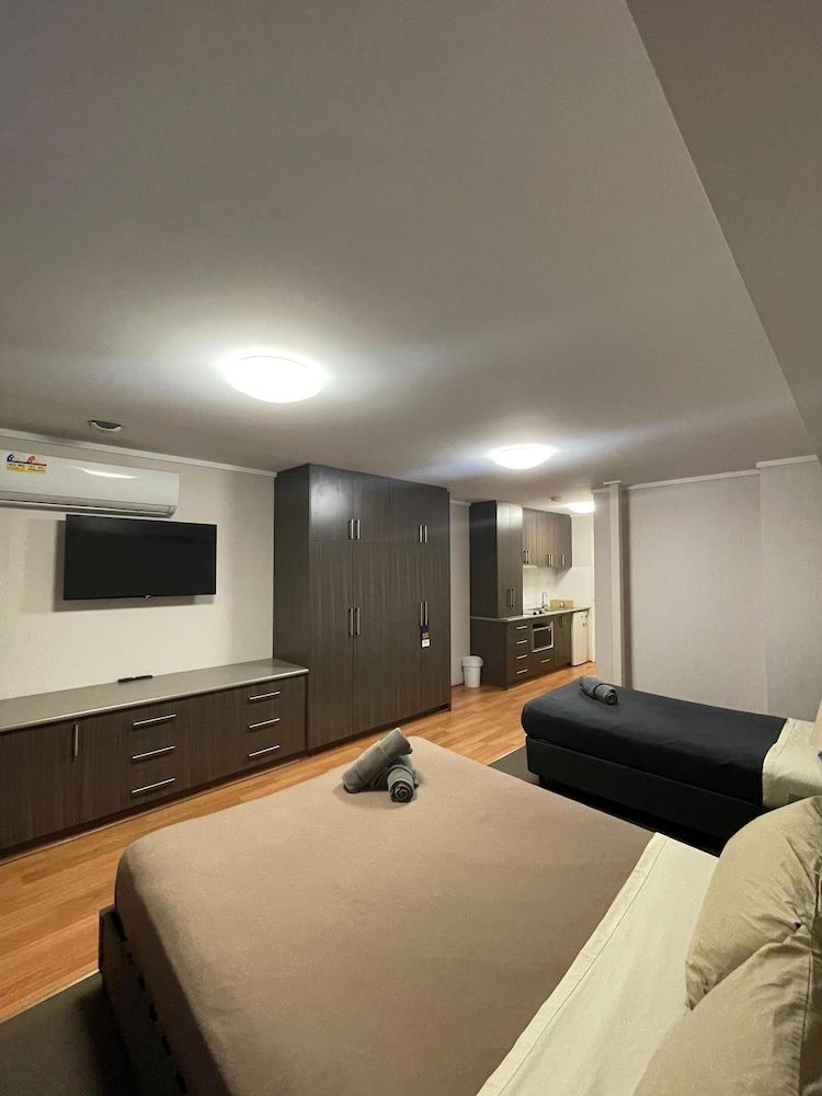 Spinifex Hotel Motel Twin Room 2