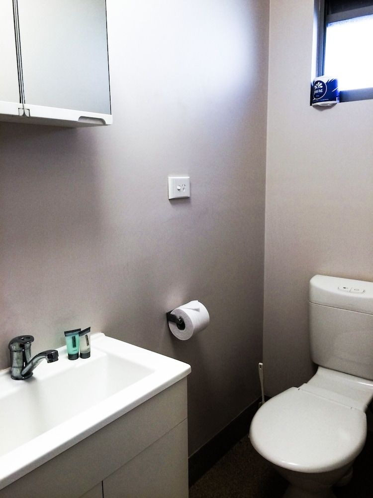 Spinifex Hotel Short Stay Single Room 5