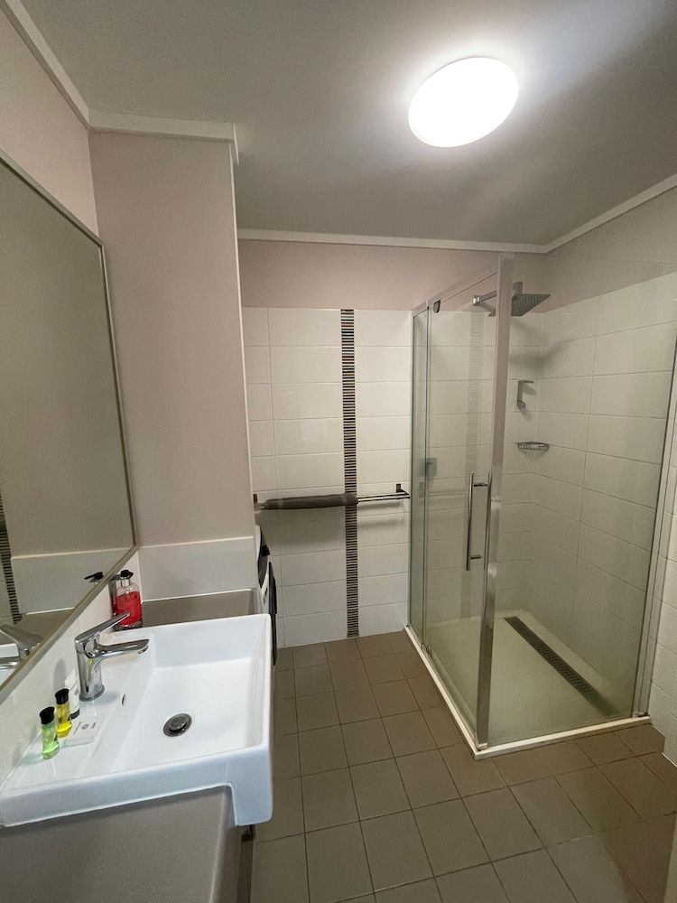 Spinifex Hotel Motel Queen Room 3