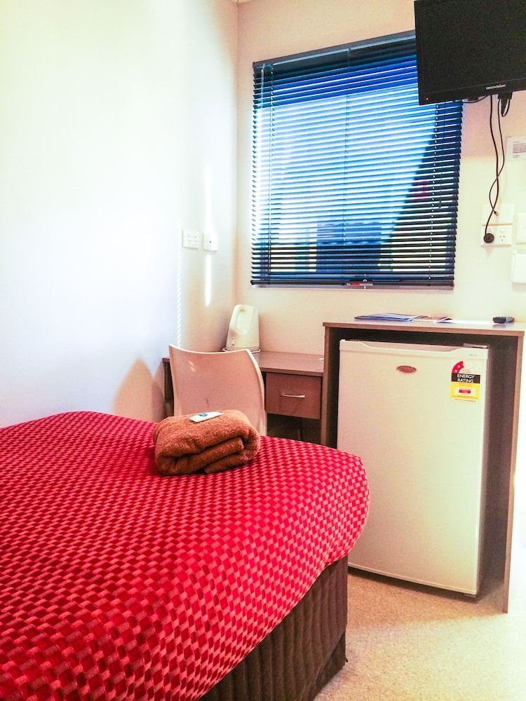 Spinifex Hotel Short Stay Single Room 3