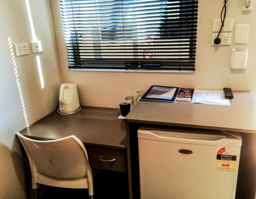 Spinifex Hotel Short Stay Single Room 4