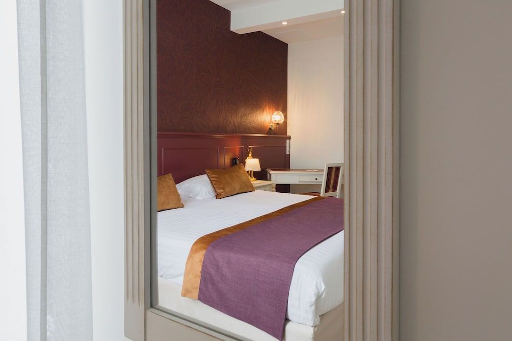 Junior Suite, 1 King Bed, Non Smoking, Balcony