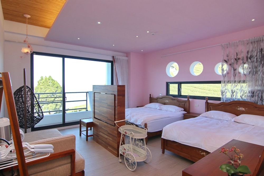 Modern style building- Superior Quadruple Room, 2 Queen Beds