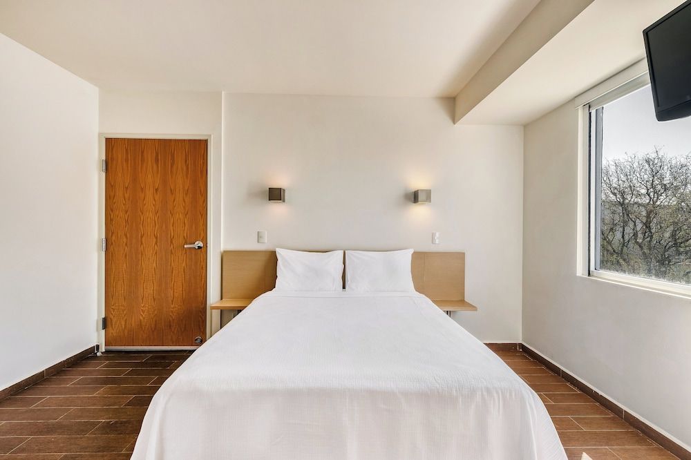 One Salina Cruz Superior Room, 1 Queen Bed 3