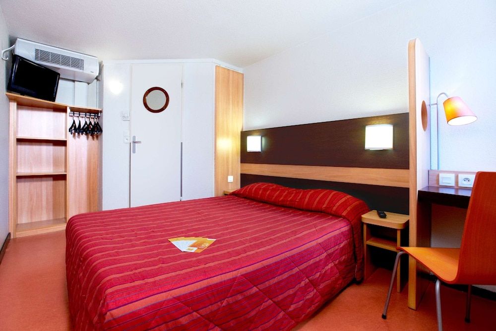Standard Room, 3 Twin Beds (1 Double Bed and 2 Single Beds)