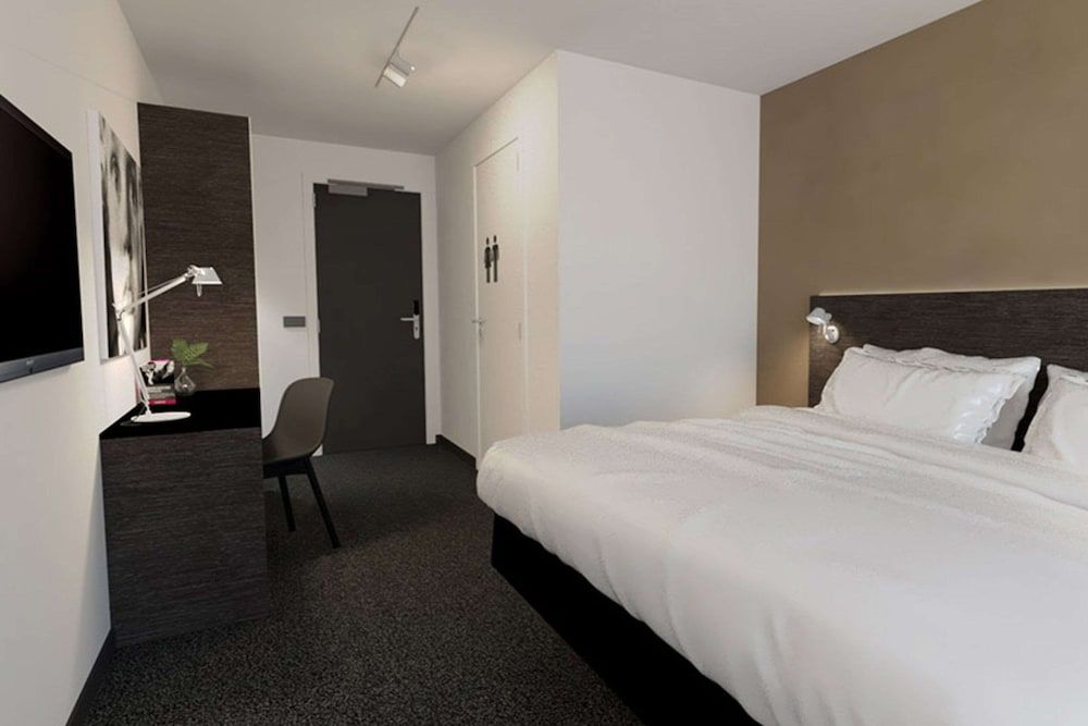 Clarion Hotel Sense Twin Room, No Windows (Compact) 2