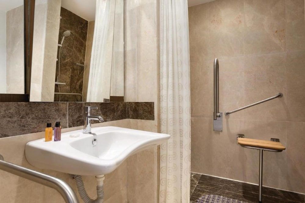 Ramada by Wyndham Istanbul Florya Room, 1 Queen Bed, Accessible 3