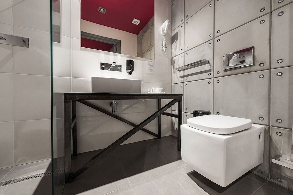 Artis Loft Hotel Deluxe Loft, 1 Queen Bed with Sofa bed 3