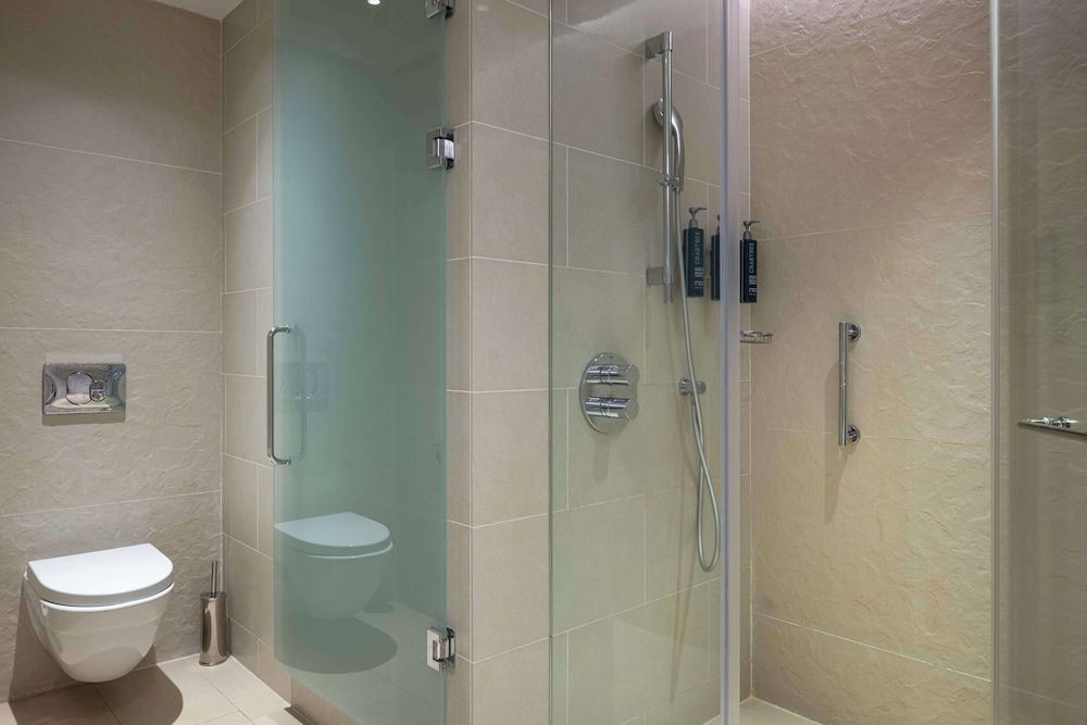 Hilton Batumi Standard Room, 2 Twin Beds 6