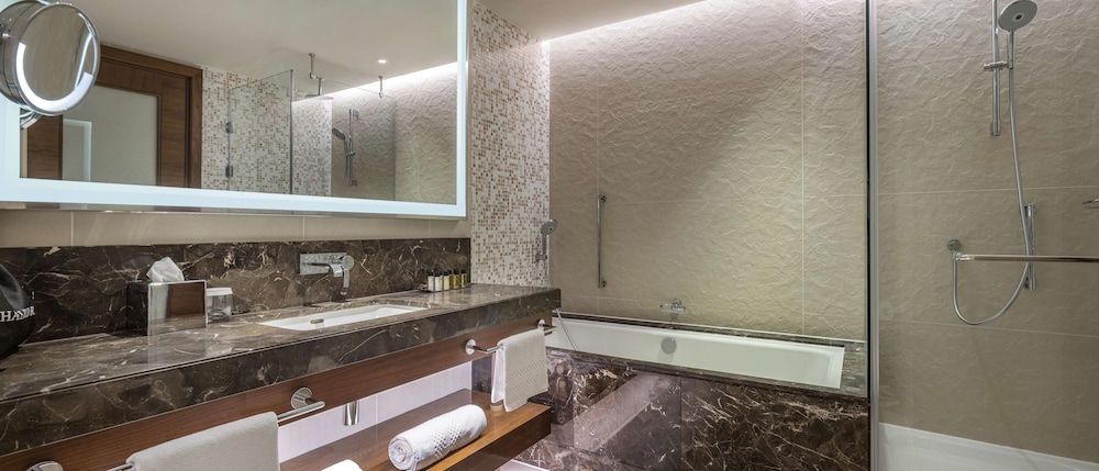 Hilton Batumi Standard Room, 2 Twin Beds 5