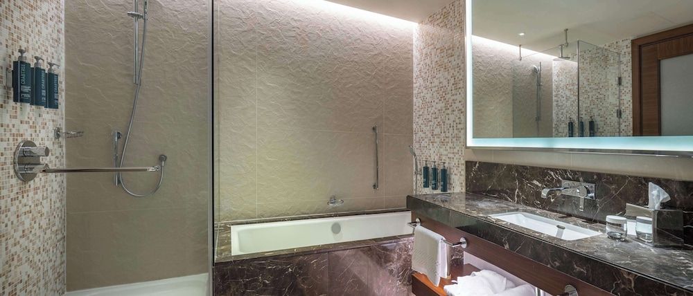 Hilton Batumi Standard Room, 2 Twin Beds 7