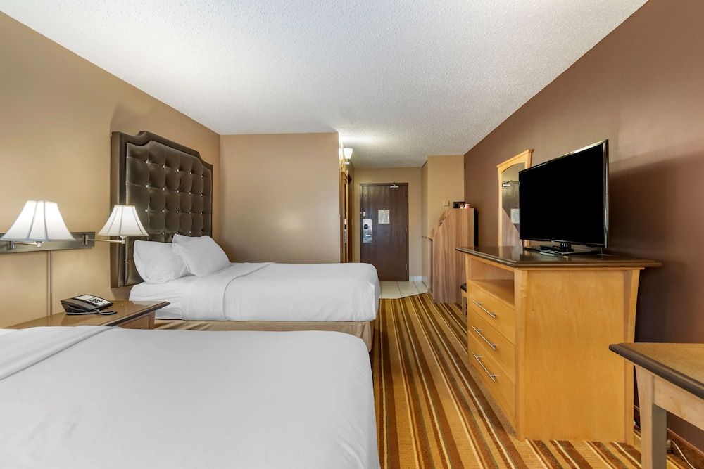 Best Western Marquis Inn & Suites Standard Room, 2 Queen Beds, Accessible, Bathtub (Bathtub )