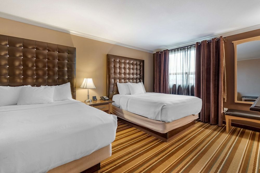 Best Western Marquis Inn & Suites Suite, 2 Queen Beds, Non Smoking, Kitchenette (with Sofabed) 2